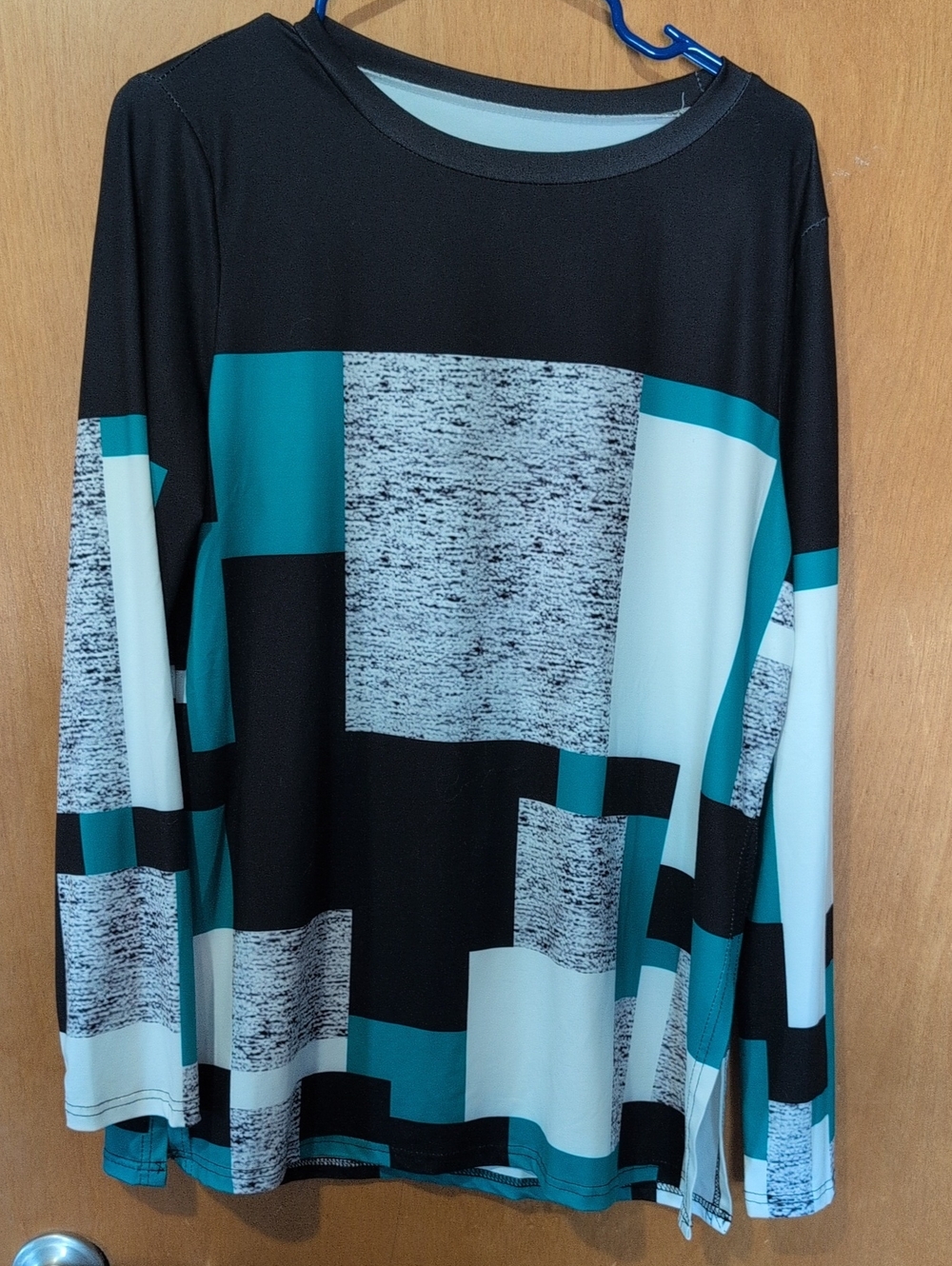 Women's Teal and Black Geometric Long-Sleeve Top